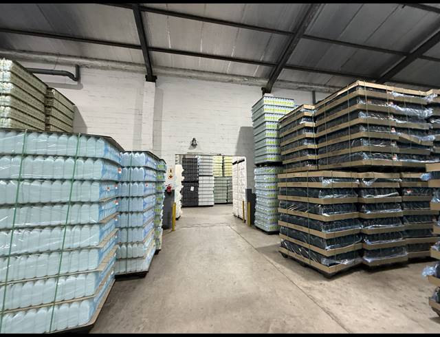 2,330M² WAREHOUSE TO LET IN RETREAT